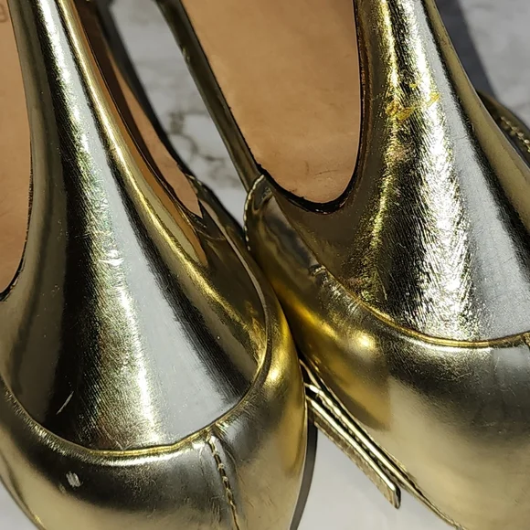 Brian Atwood. Gold Metallic Leather, T Strap Pumps Heels - Picture 15 of 16